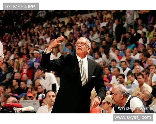 广州篮球队灵活性变革引发热议探索新战术与团队协作的未来发展