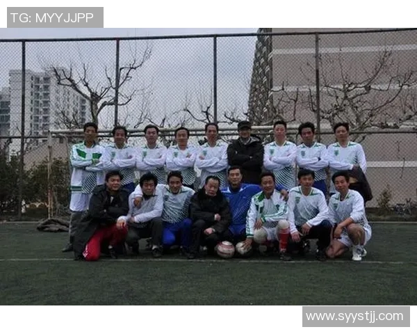 陈伟独家分享足球心得与技巧解析助你提升球技与比赛理解